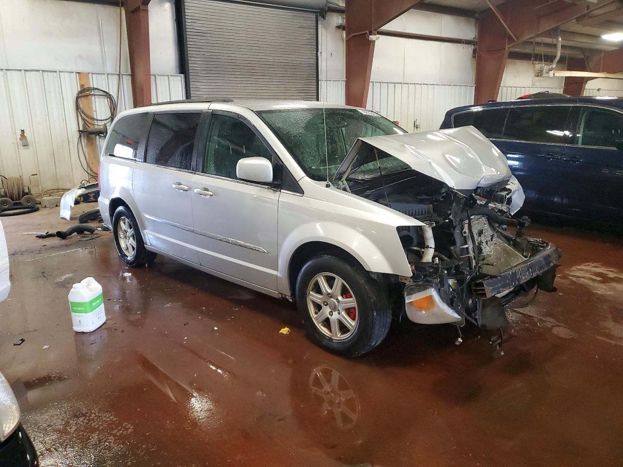 2012 Chrysler Town & Country Touring - Фото 4