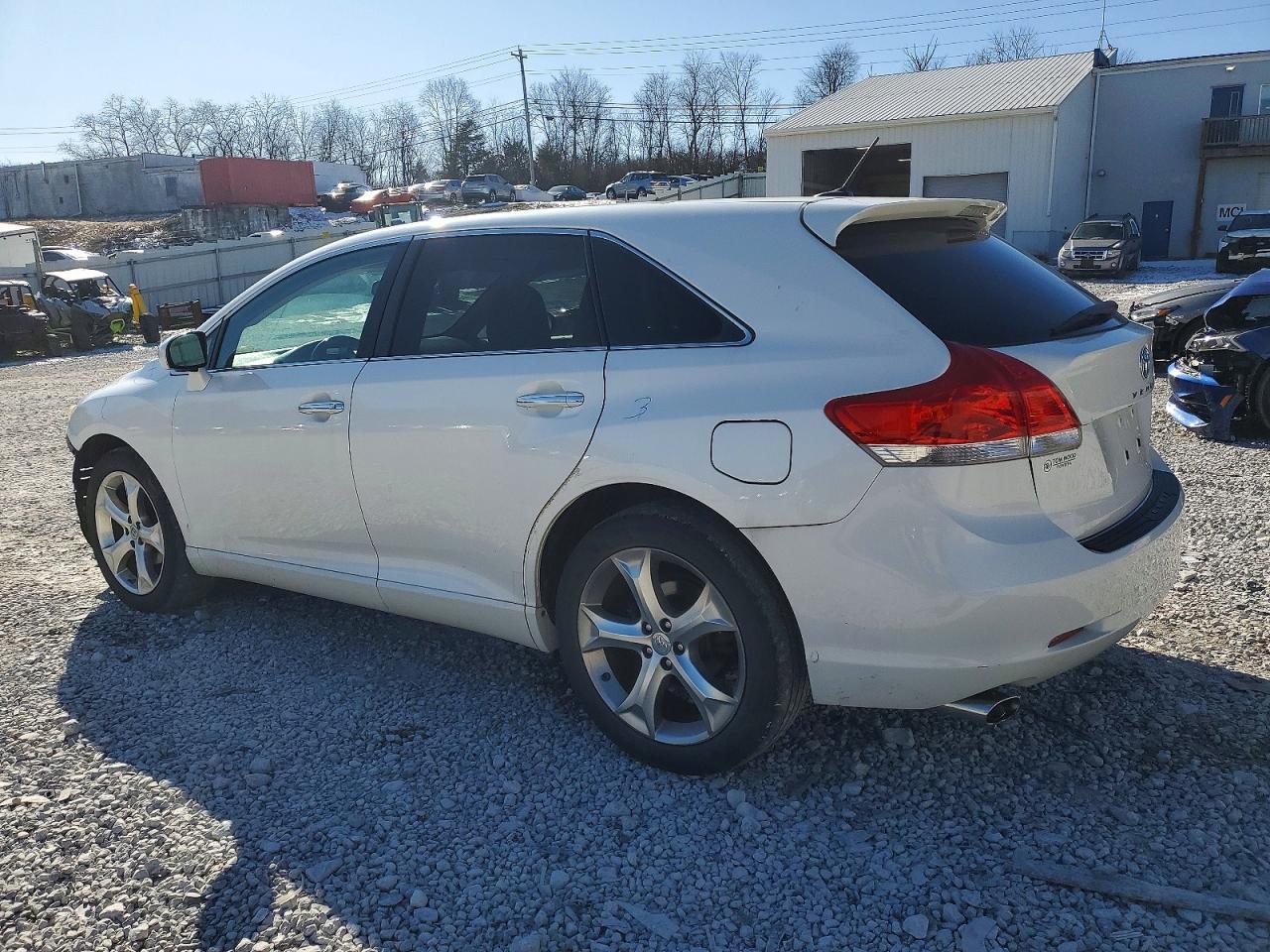 2010 Toyota Venza - Image 2