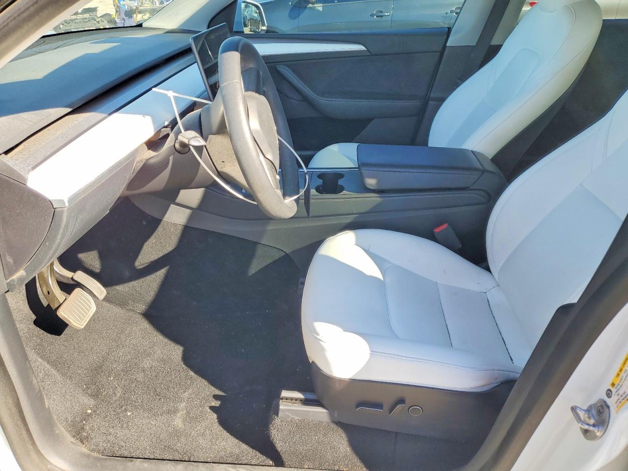 2023 Tesla Model Y - Фото 7