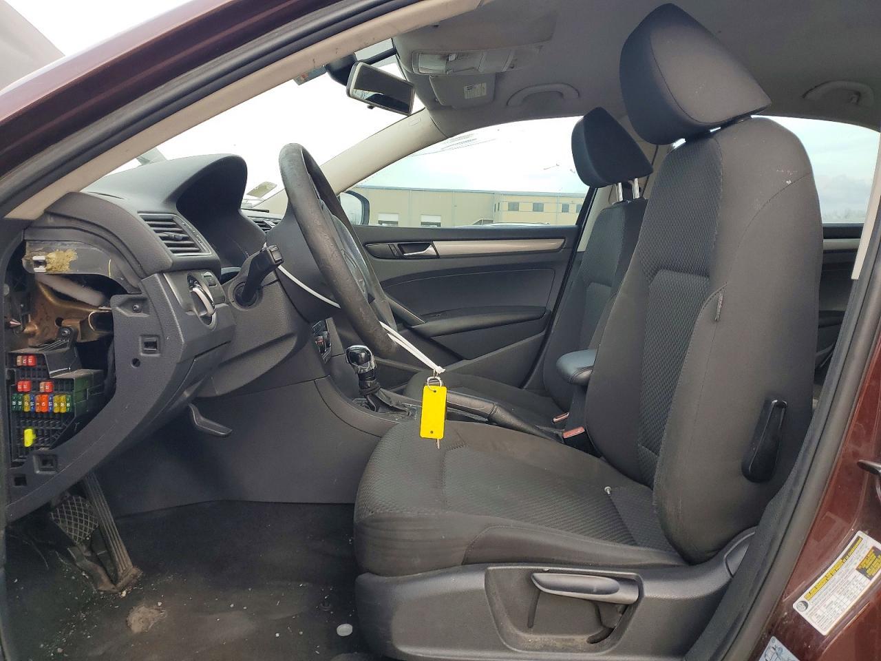 2013 Volkswagen Passat S - Фото 7