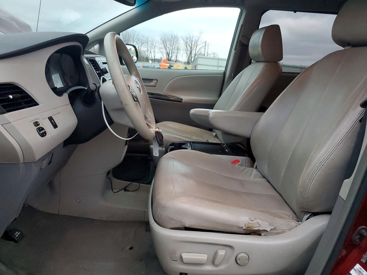 2011 Toyota Sienna Le - Фото 7