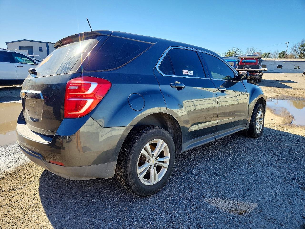 2017 Chev Equinox Ls - Image 5