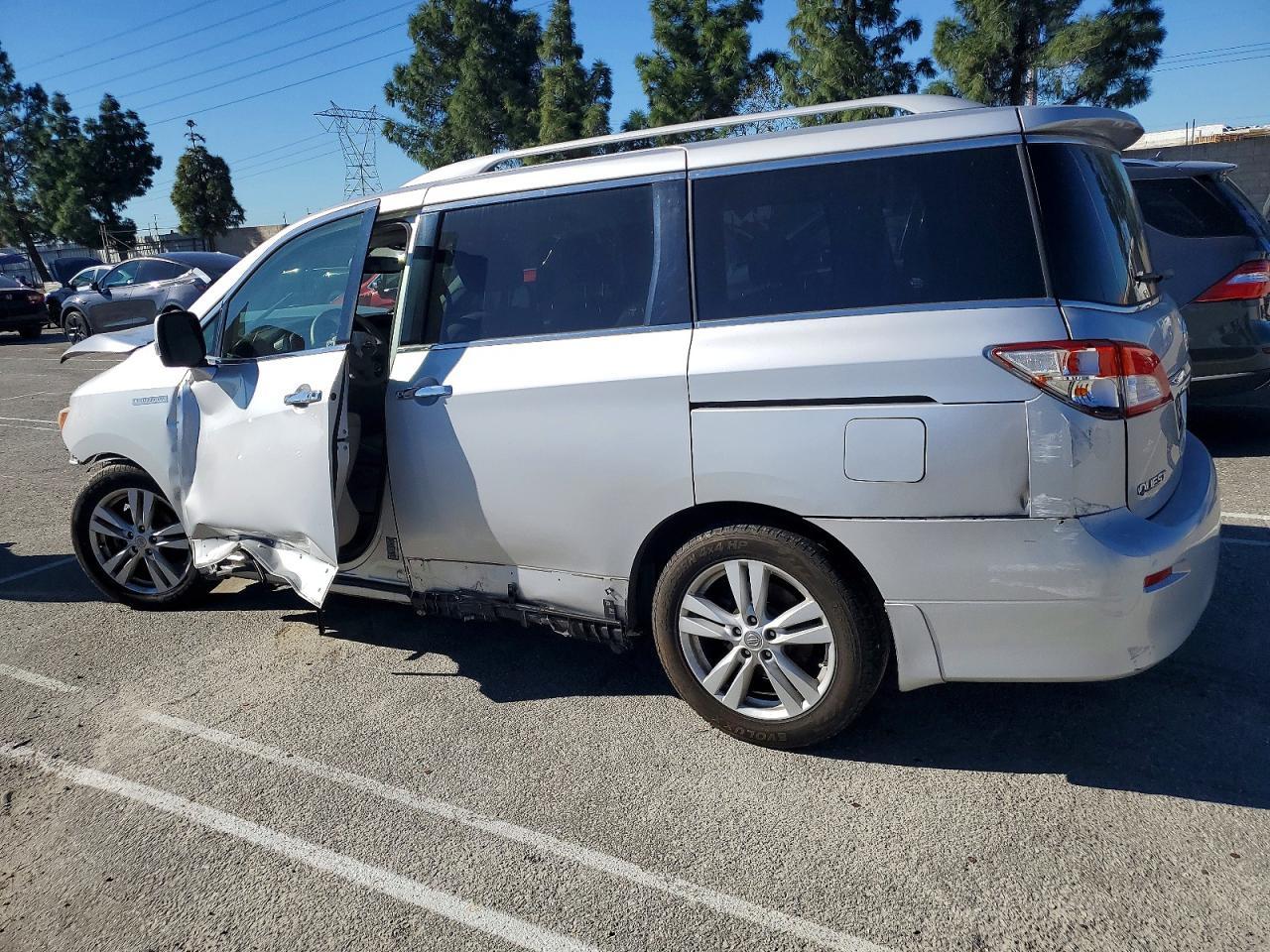 2013 Nissan Quest S - Фото 2