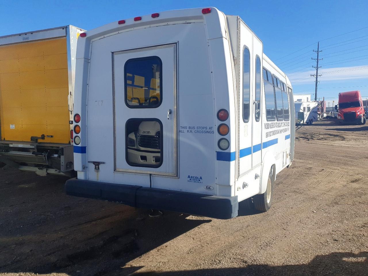 2007 Ford E450 Shuttle Bus - Image 4