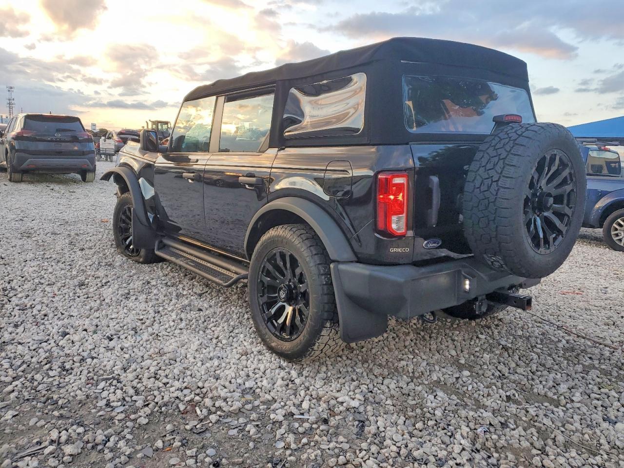2021 Ford Bronco Base - Image 2