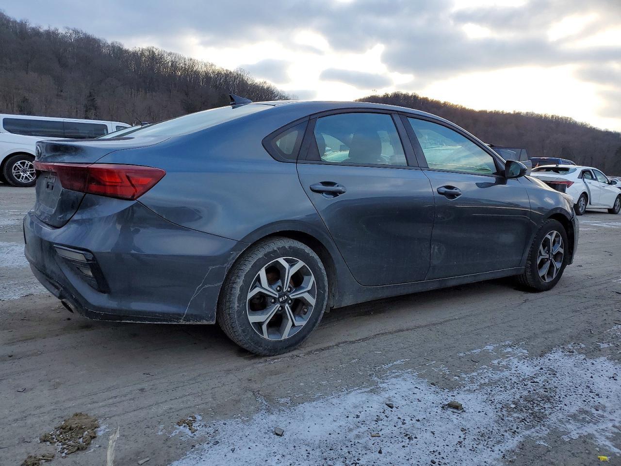 2020 Kia Forte Lxs - Image 3