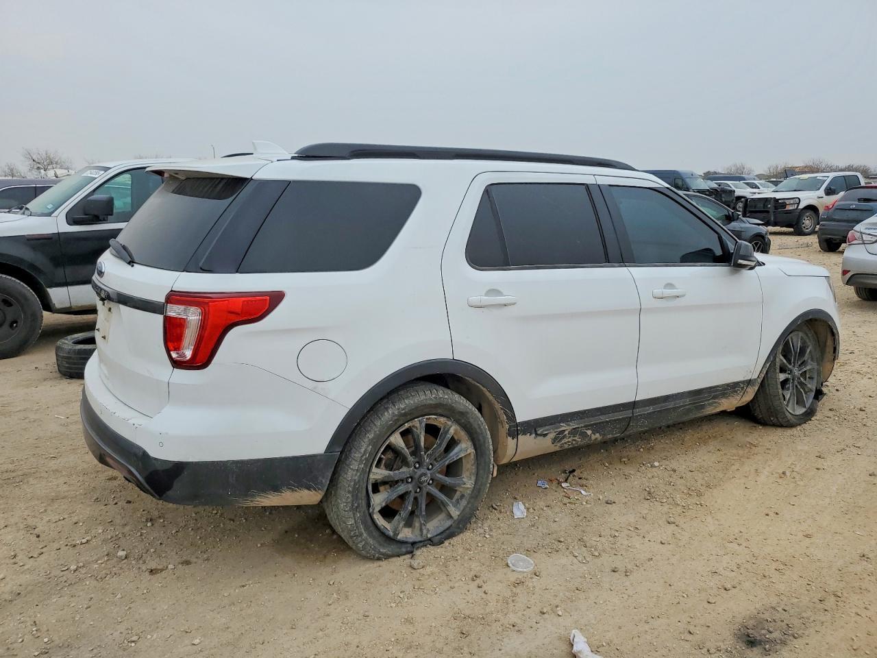 2017 Ford Explorer Xlt - Фото 3