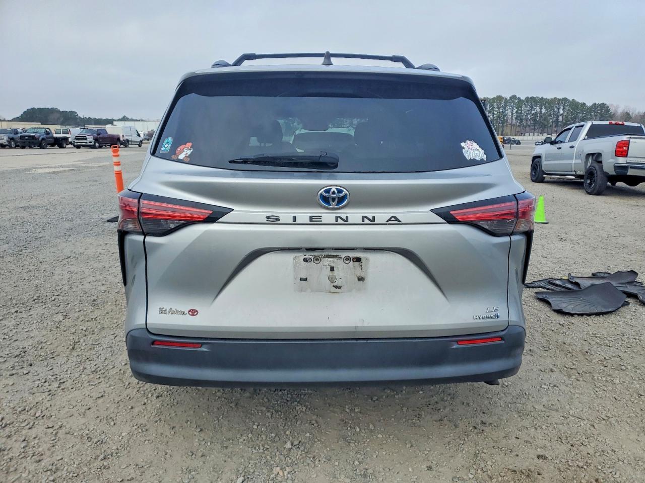 2021 Toyota Sienna - Image 6