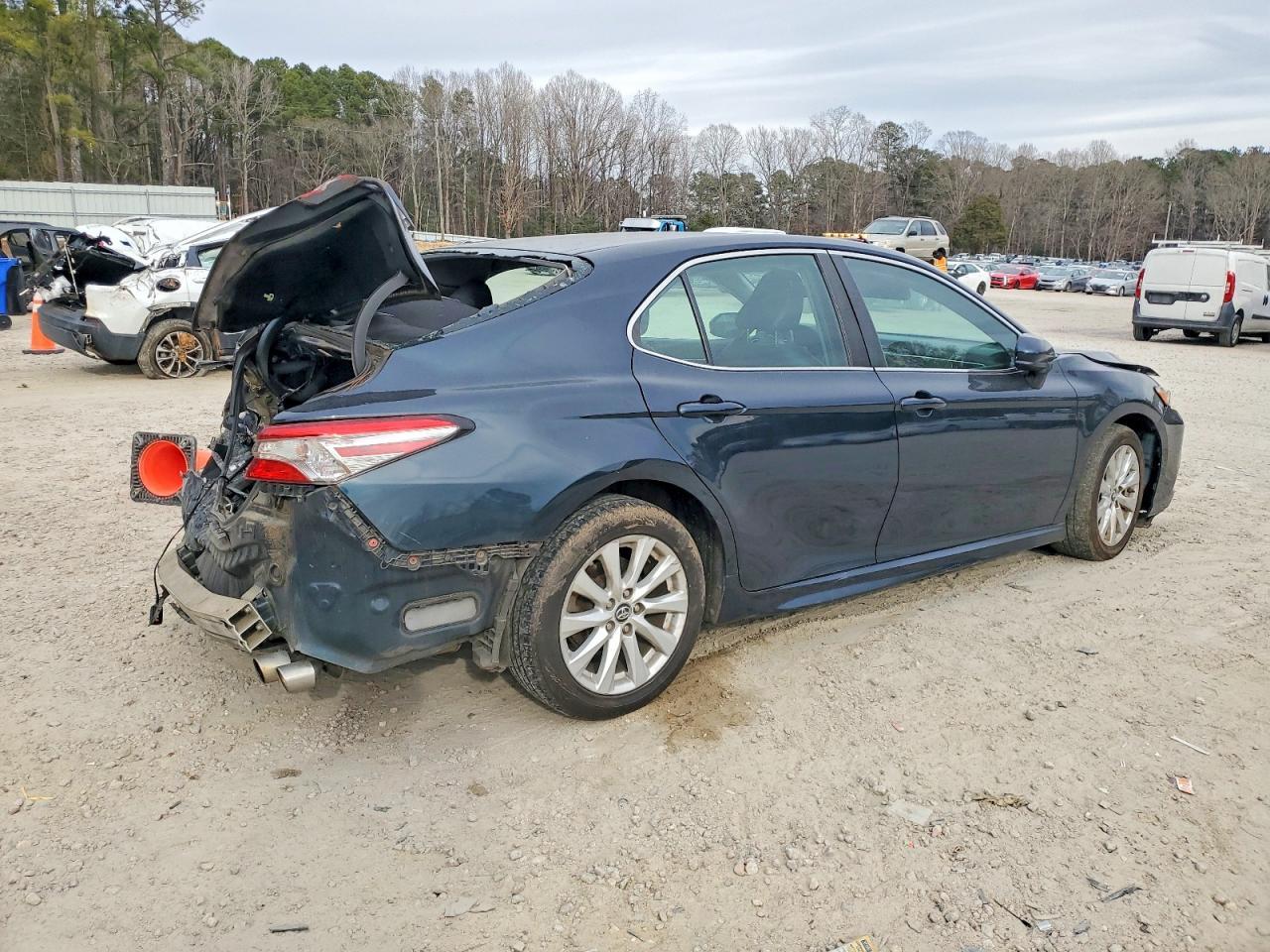 2018 Toyota Camry L - Фото 3