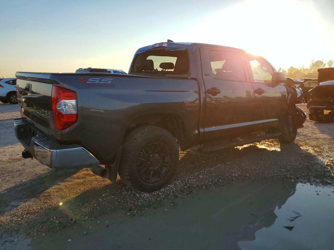 2021 Toyota Tundra Crewmax Sr5 - Image 3