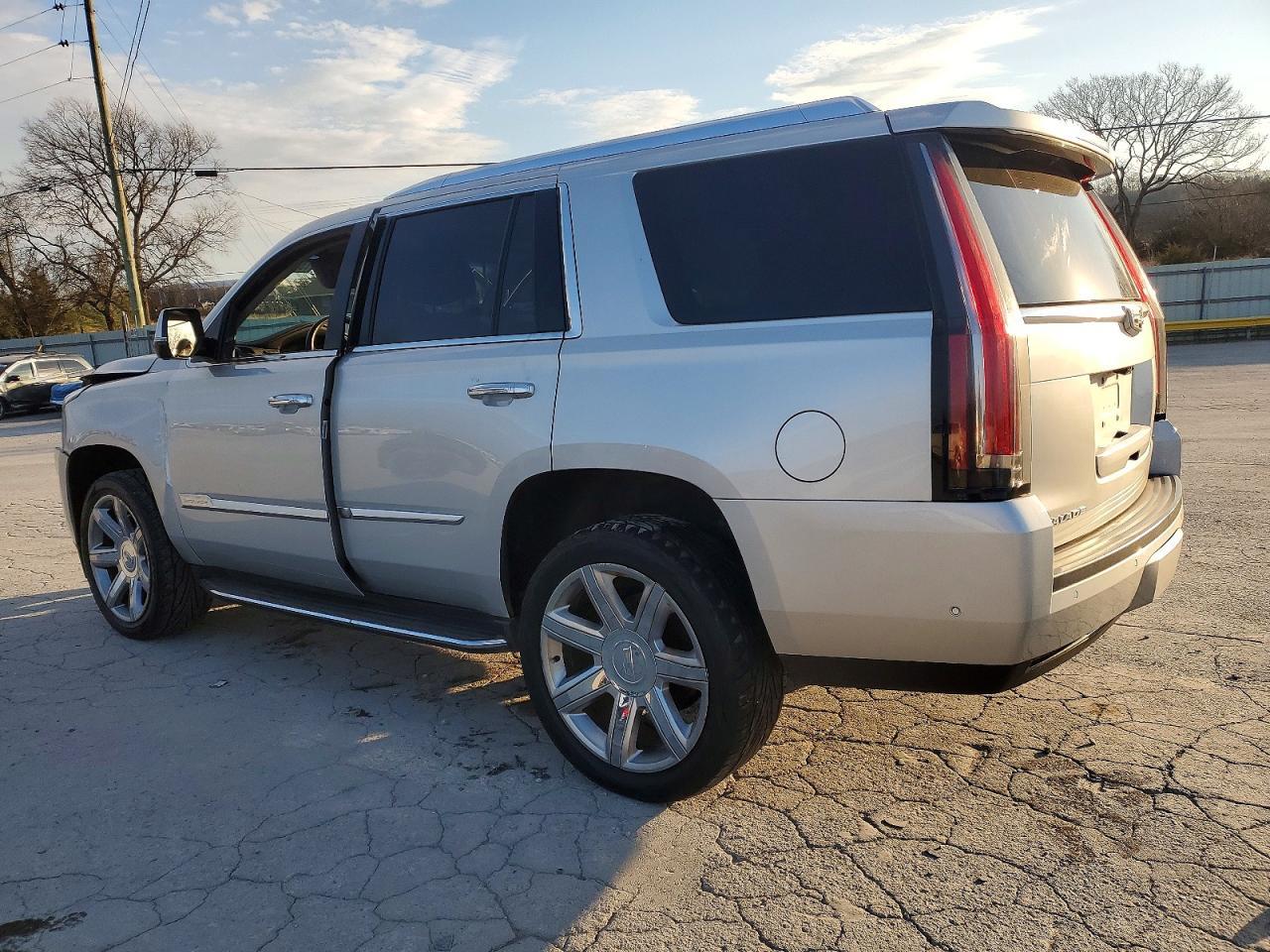 2017 Cadillac Escalade Premium Luxury - Фото 2