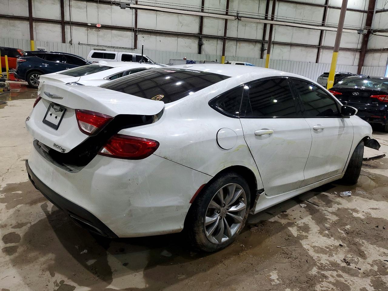 2015 Chrysler 200 S - Фото 3