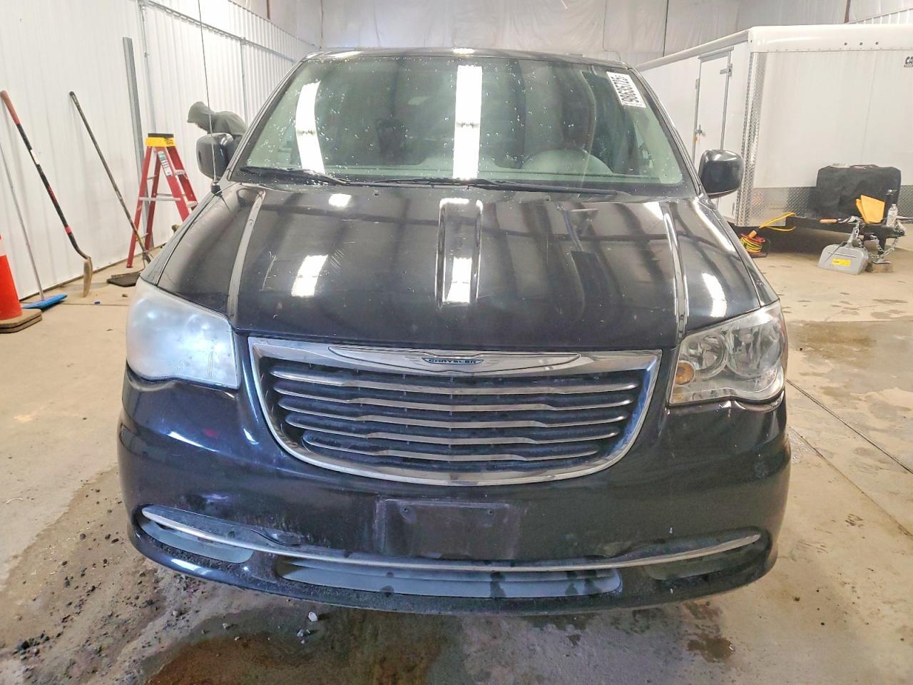 2012 Chrysler Town & Country Touring - Фото 5