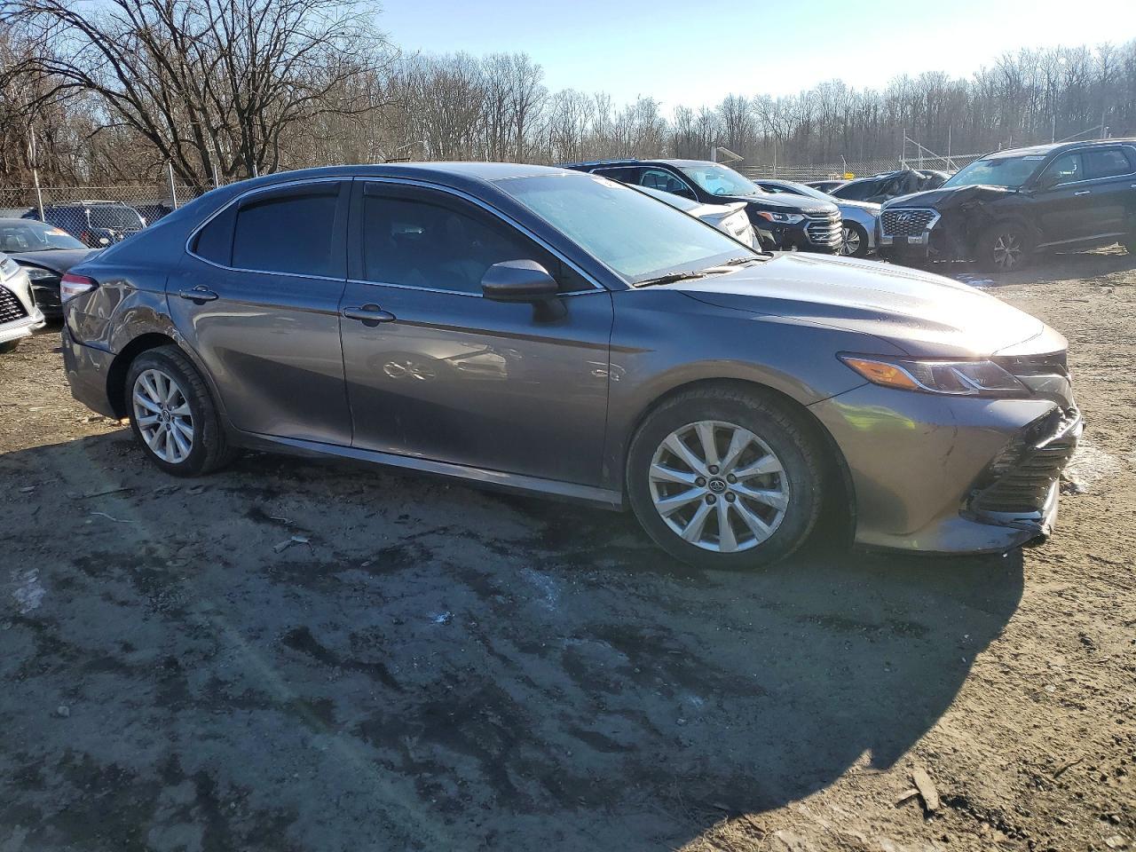 2018 Toyota Camry Le - Фото 4