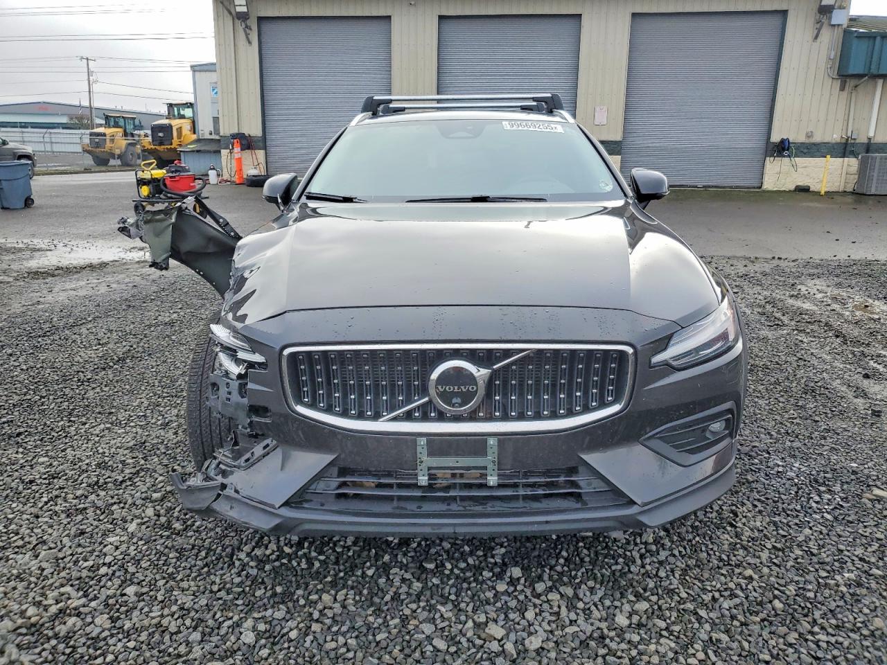 2025 Volvo V60 Cross Country Plus - Image 5