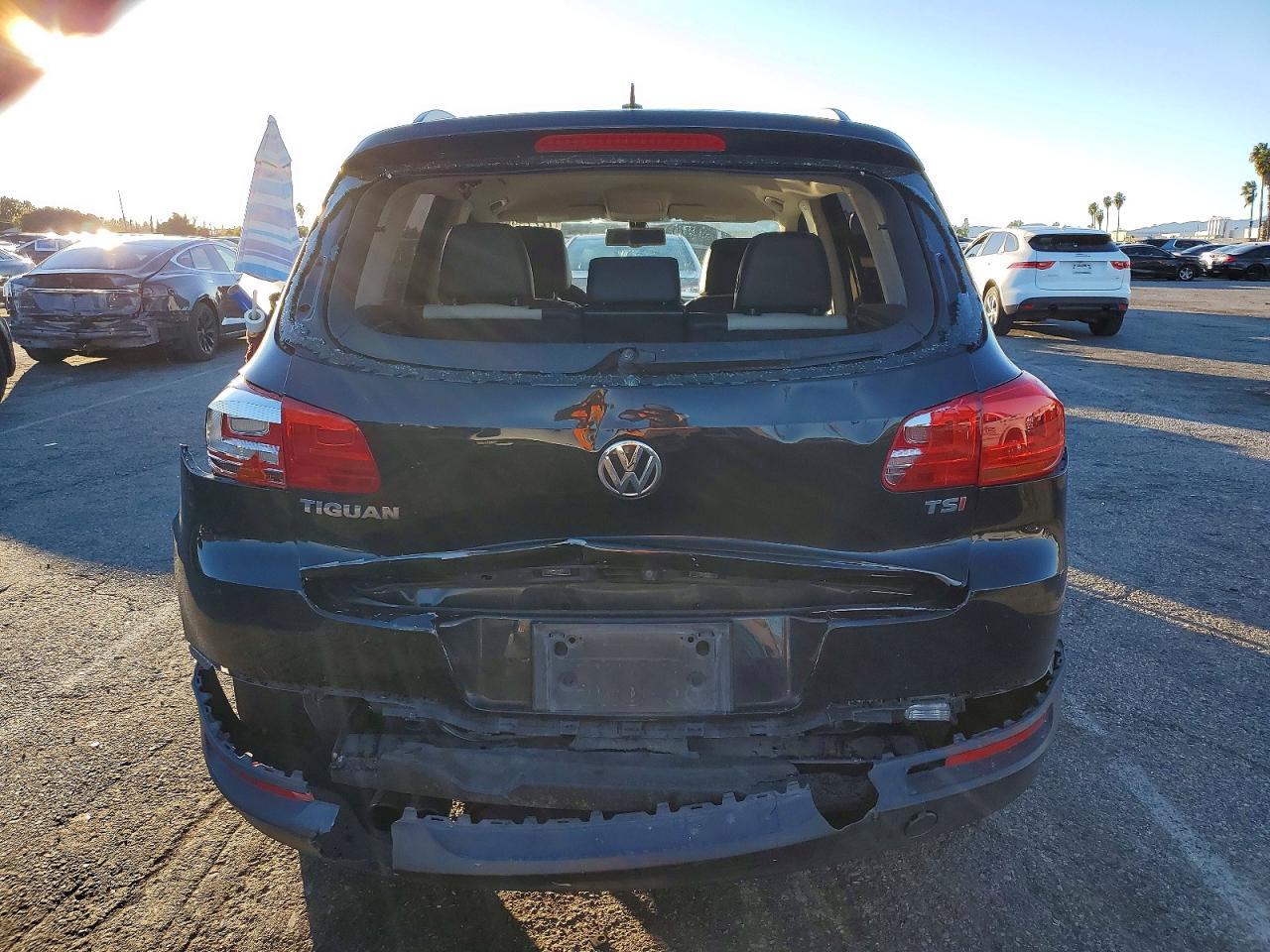 2016 Volkswagen Tiguan S - Фото 6