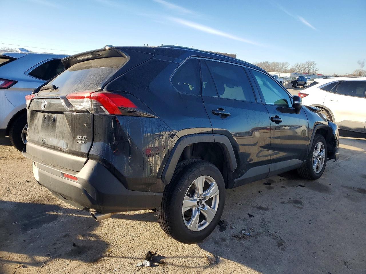 2020 Toyota Rav4 Xle - Image 3