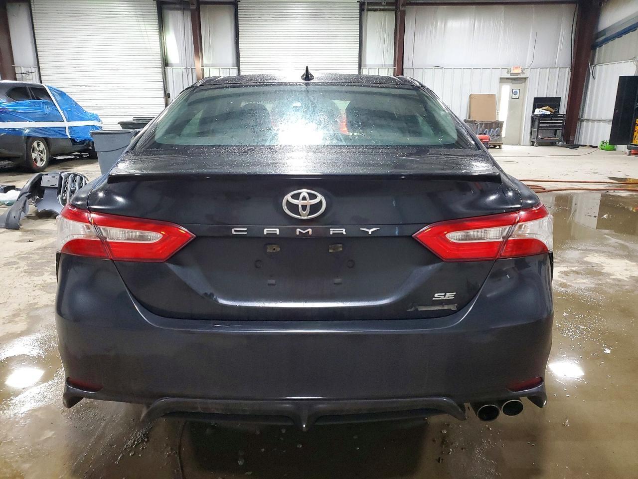 2020 Toyota Camry Se - Фото 6