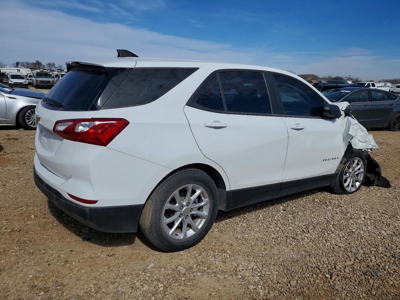 2021 Chevrolet Equinox Ls - Фото 3