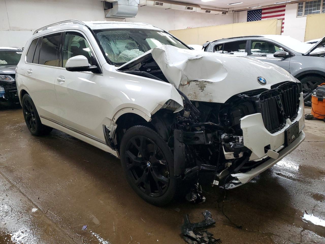 2022 BMW X7 xDrive40I - Фото 4