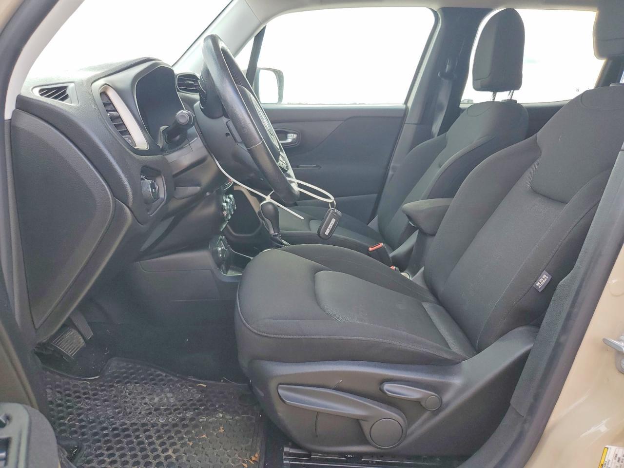2016 Jeep Renegade Latitude - Image 7