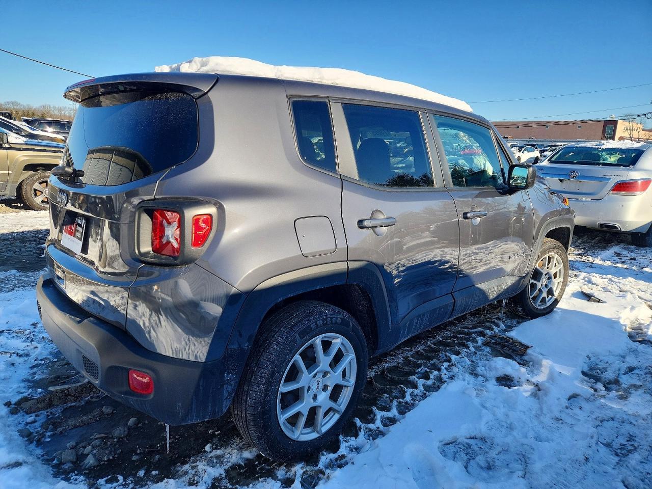 2023 Jeep Renegade Latitude - Image 3
