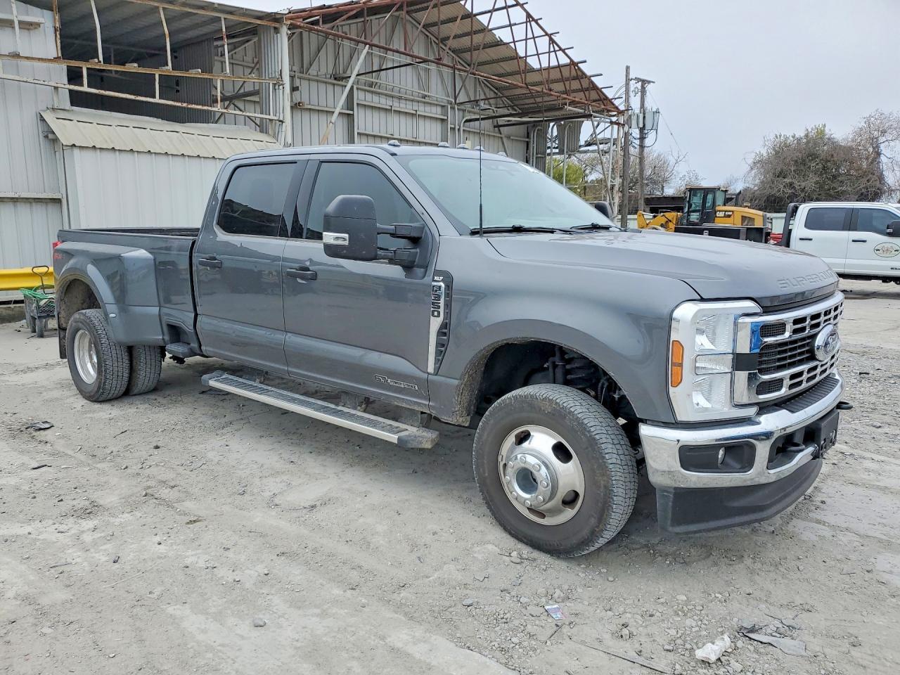 2025 Ford F350 Super Duty - Фото 4