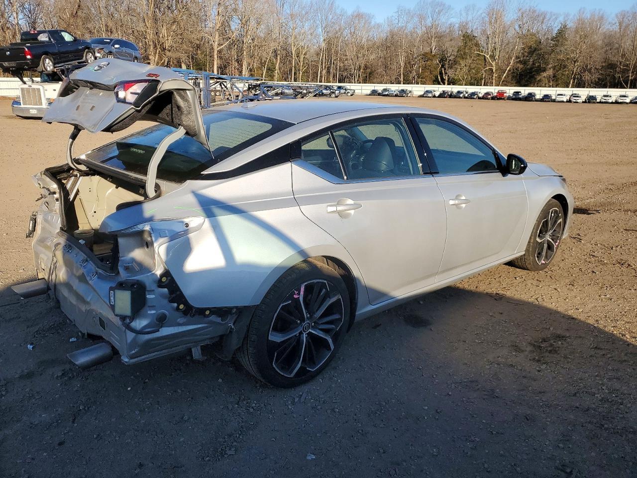 2023 Nissan Altima Sr - Фото 3