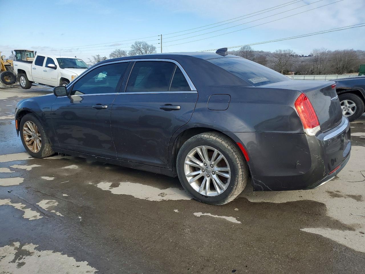 2017 Chrysler 300 Limited - Фото 2