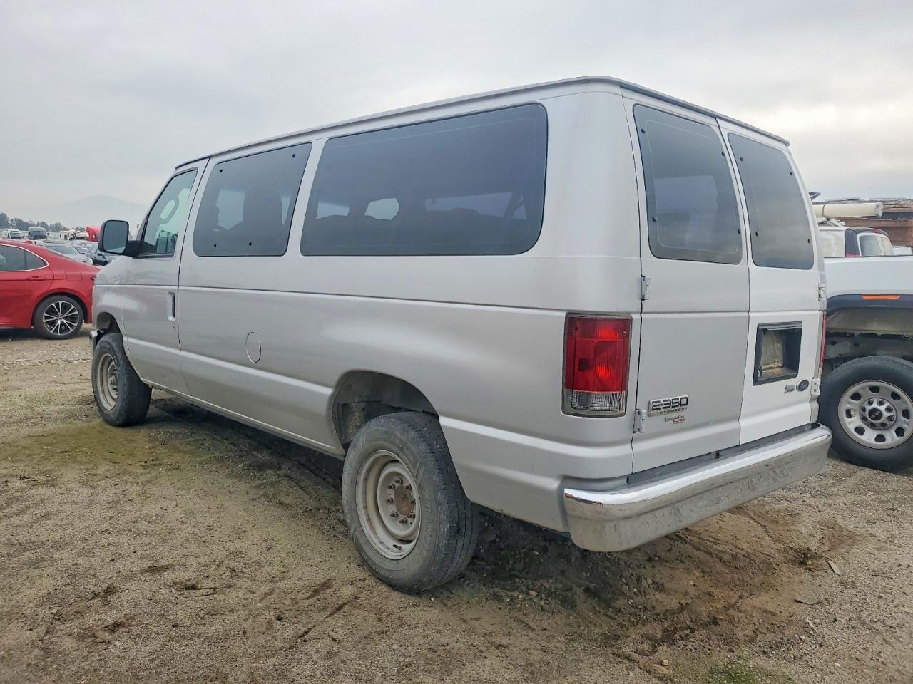 2009 Ford Econoline E350 Super Duty Wagon - Image 2