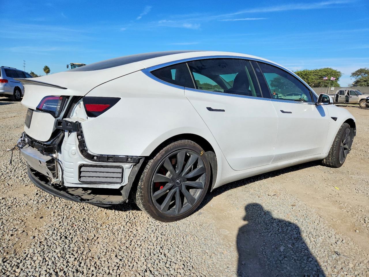 2020 Tesla Model 3 - Фото 3