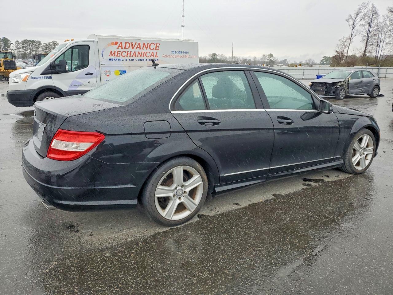 2011 Mercedes-Benz C 300 - Фото 3