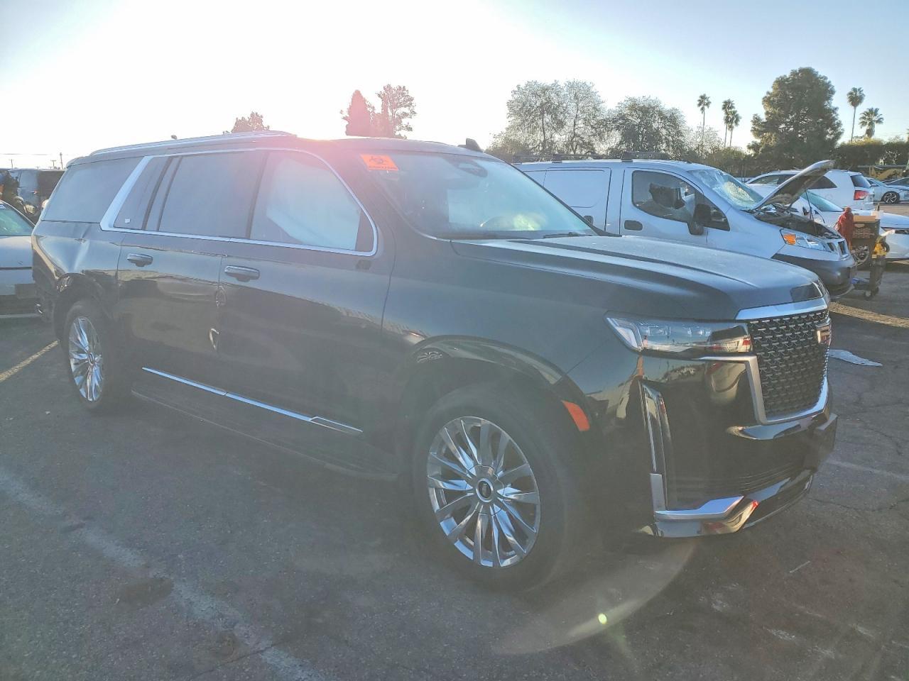 2023 Cadillac Escalade Esv Premium Luxury - Image 4