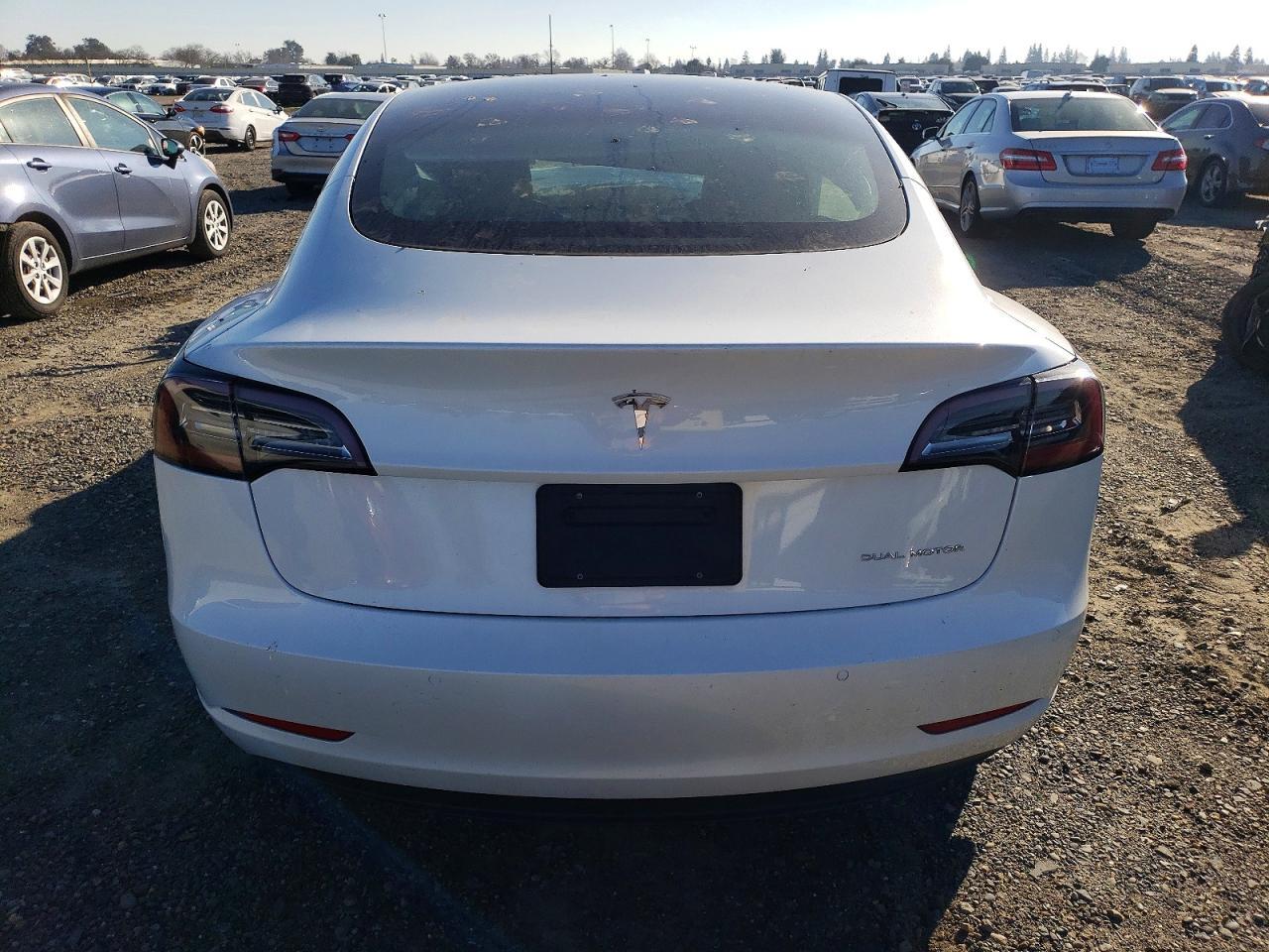 2022 Tesla Model 3 - Фото 6