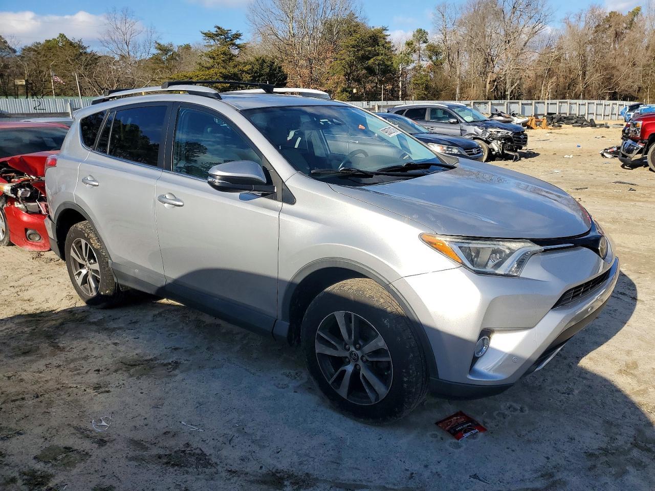 2016 Toyota Rav4 Xle - Image 4