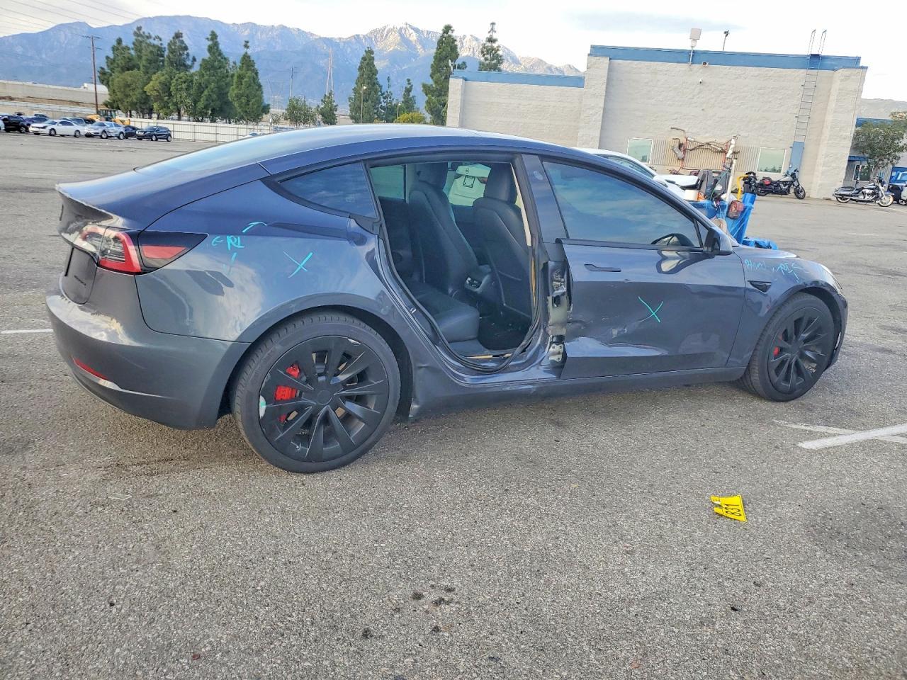 2023 Tesla Model 3 - Фото 3