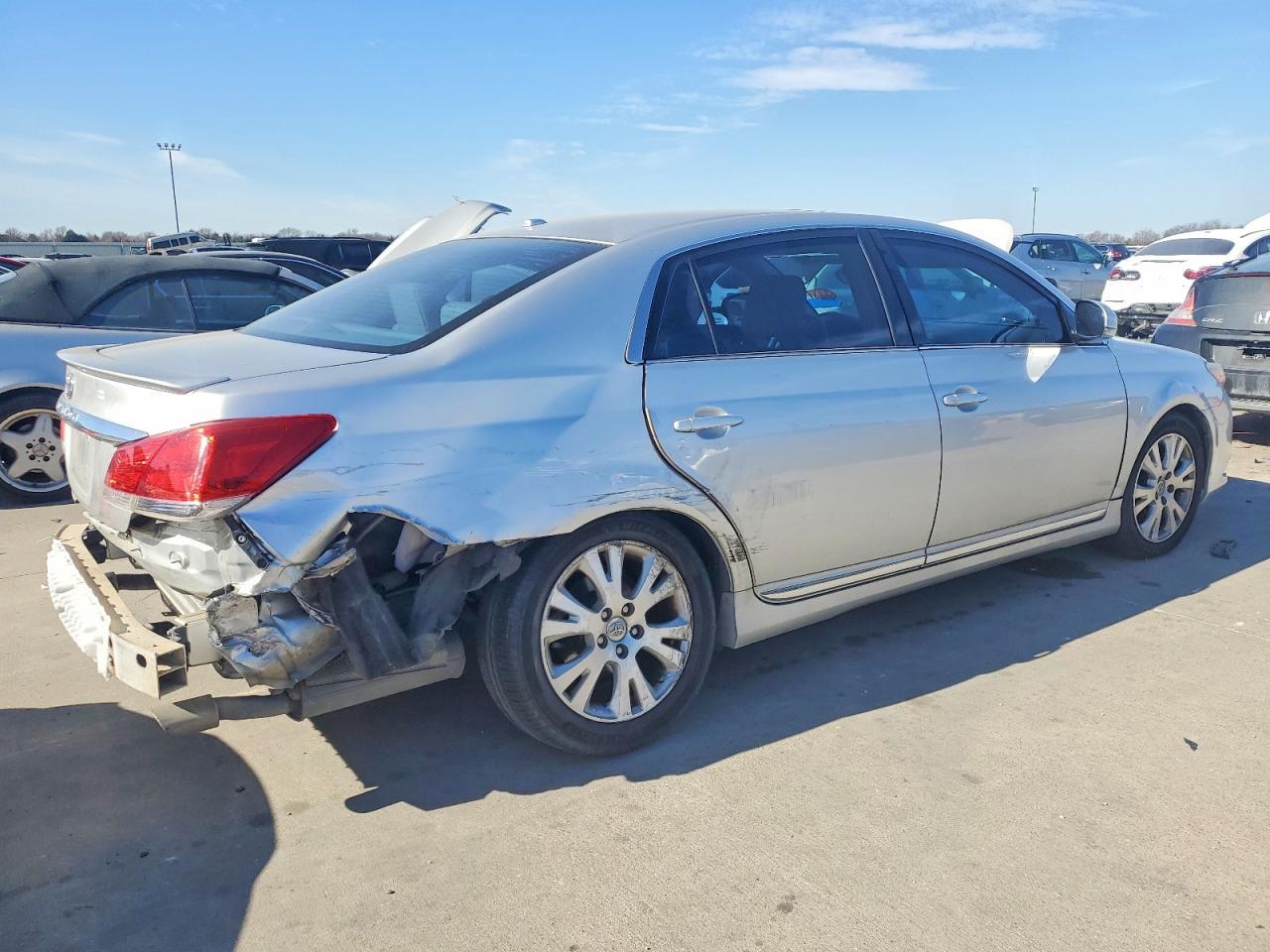 2012 Toyota Avalon Base - Image 3