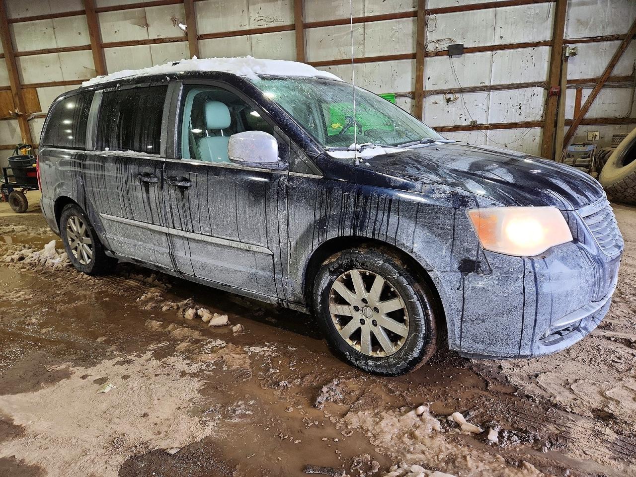 2011 Chrysler Town & Country Touring L - Фото 4