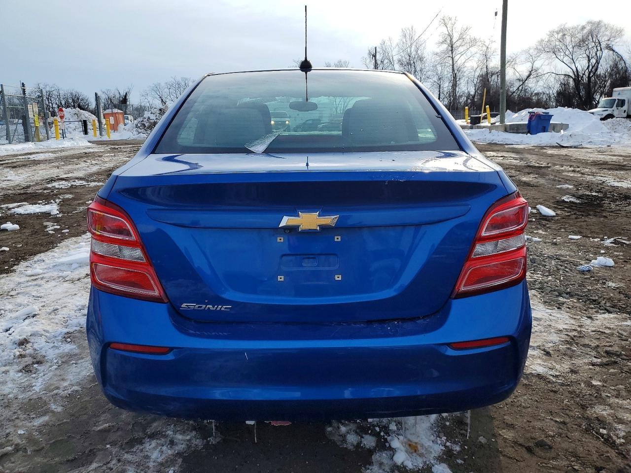 2018 Chevrolet Sonic Ls - Image 6