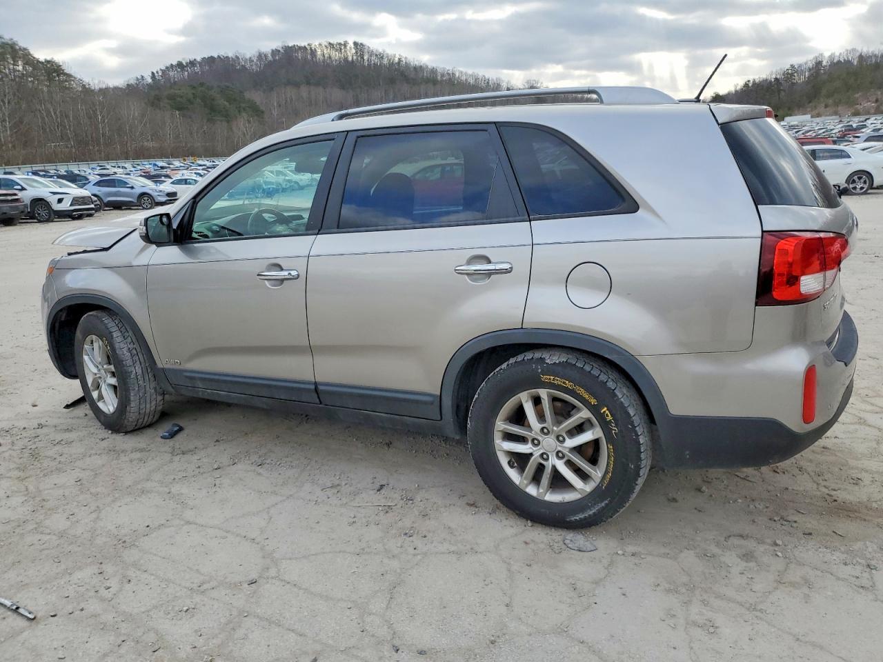 2014 Kia Sorento Lx - Image 2