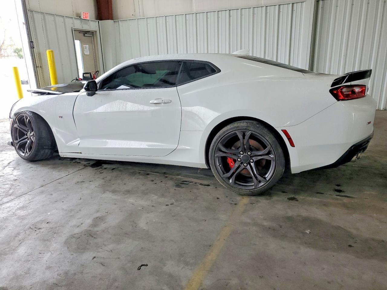 2017 Chevrolet Camaro Ss - Image 2