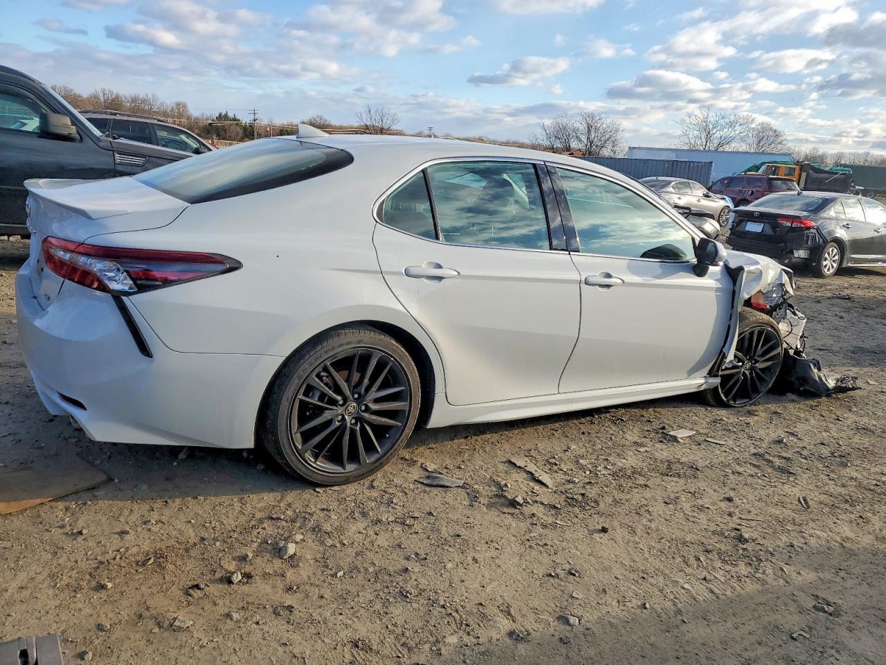 2022 Toyota Camry Xse - Фото 3