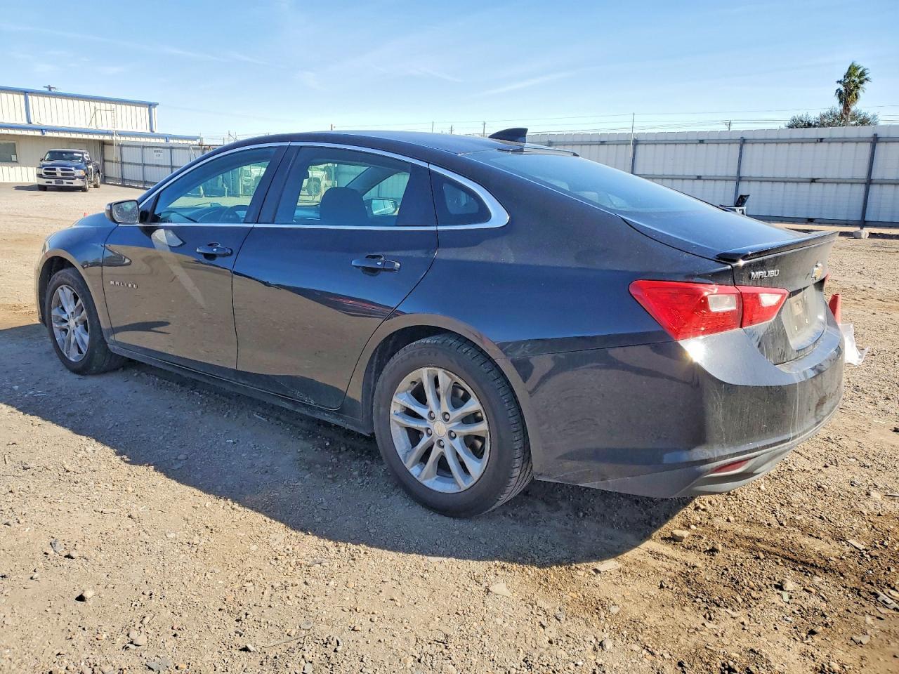 2017 Chevrolet Malibu Lt - Image 2