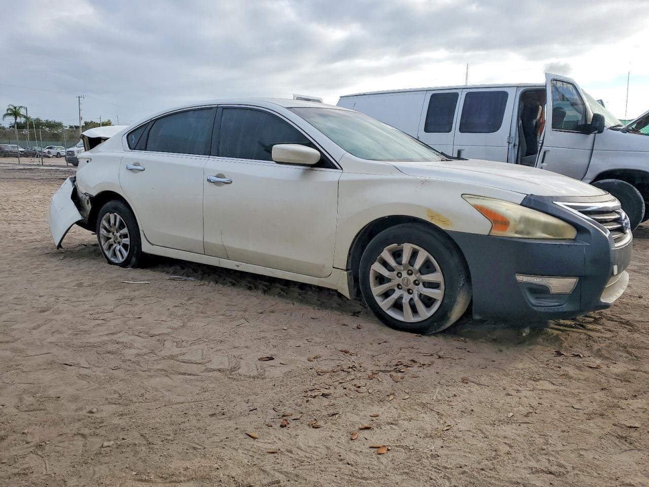 2014 Nissan Altima 2.5 S - Image 4