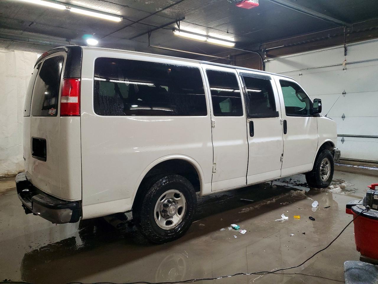 2020 Chevrolet Express G2500 Lt - Image 3