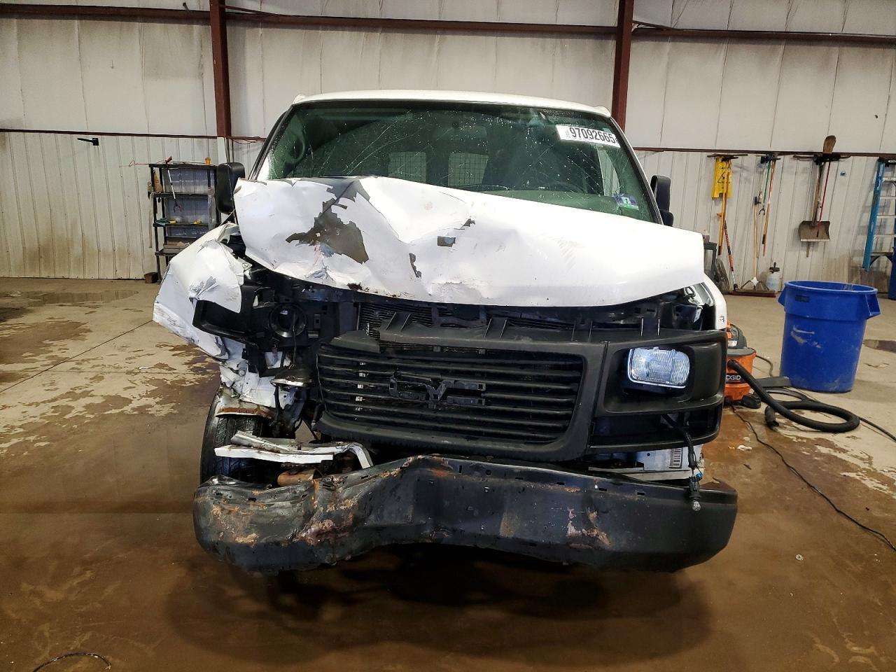 2011 GMC Savana 3500 Utility / Service Van - Фото 5