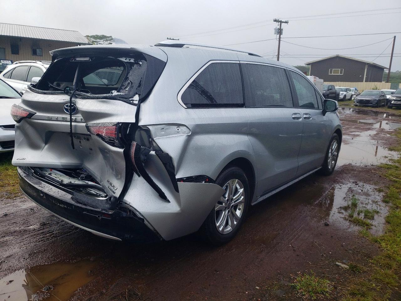 2023 Toyota Sienna Limited - Image 3