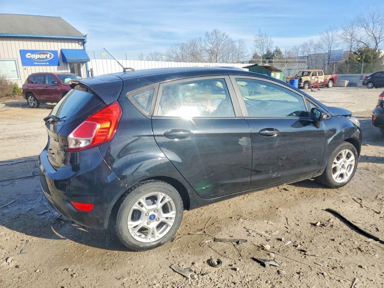 2015 Ford Fiesta Se - Фото 3