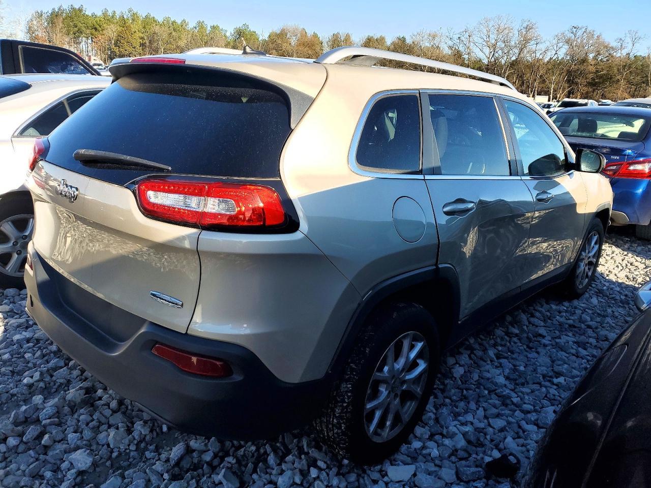 2015 Jeep Cherokee Latitude - Image 3