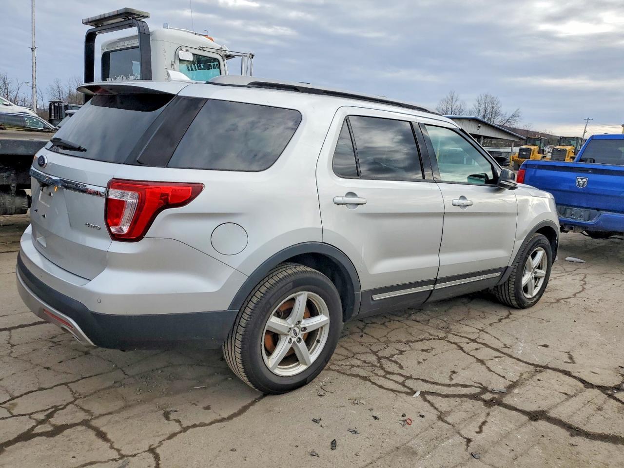 2016 Ford Explorer Xlt - Фото 3